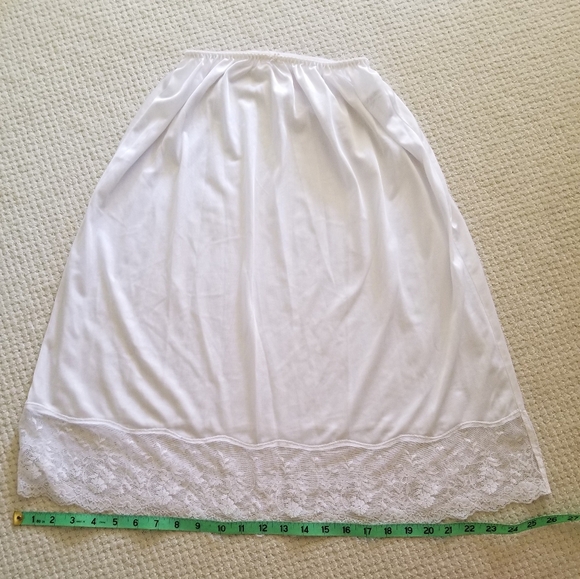 Bundles of pre-owned Woolite skirt slips. (3) total. Size M (8), 10-12, 18 - Picture 4 of 16